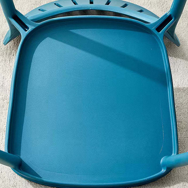 Minimalist Hollow Bend Plastic Dining Chair — Red