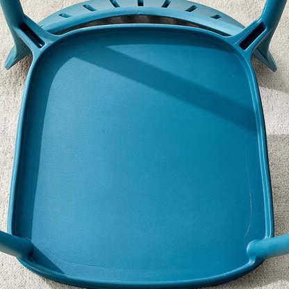 Minimalist Hollow Bend Plastic Dining Chair — Red