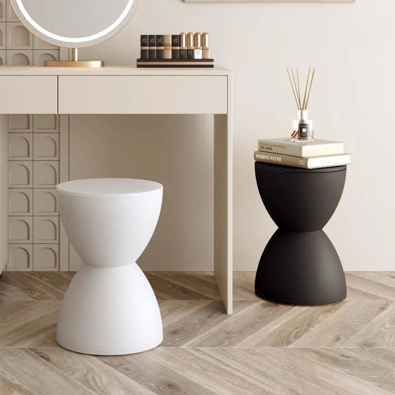 Minimalist Hourglass Round Plastic Chair — Red