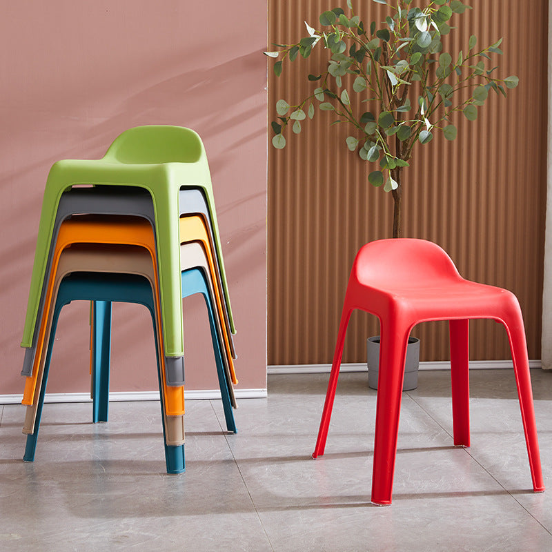 Minimalist Curved Plastic Chair — Dark Blue