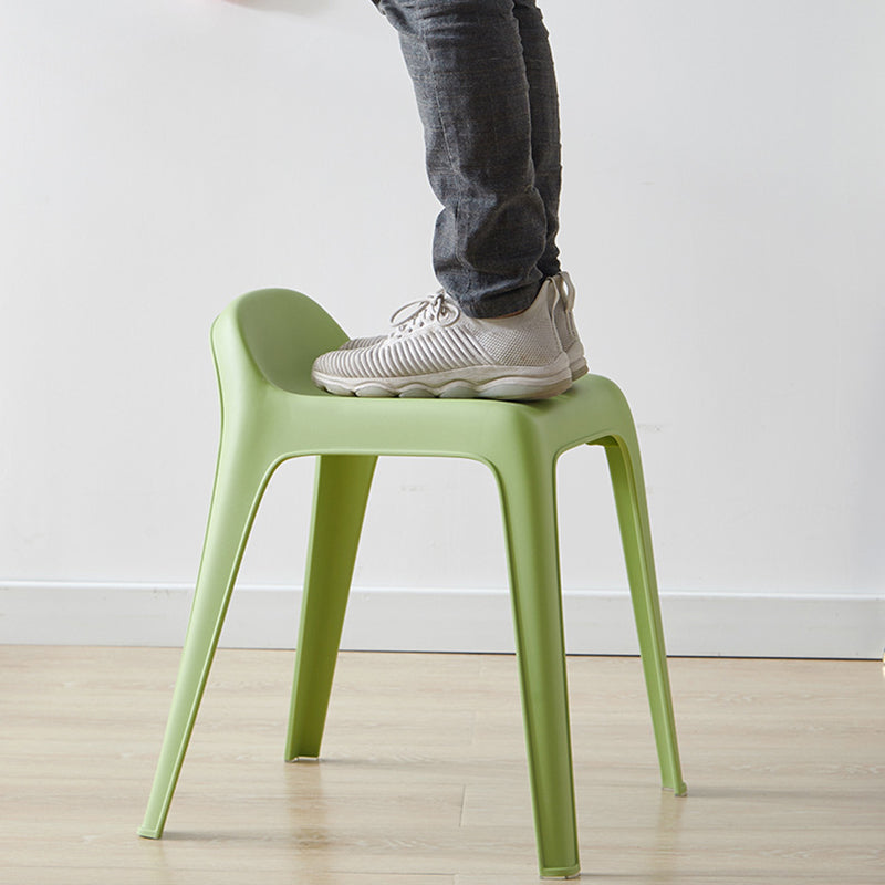 Minimalist Curved Plastic Chair — Green