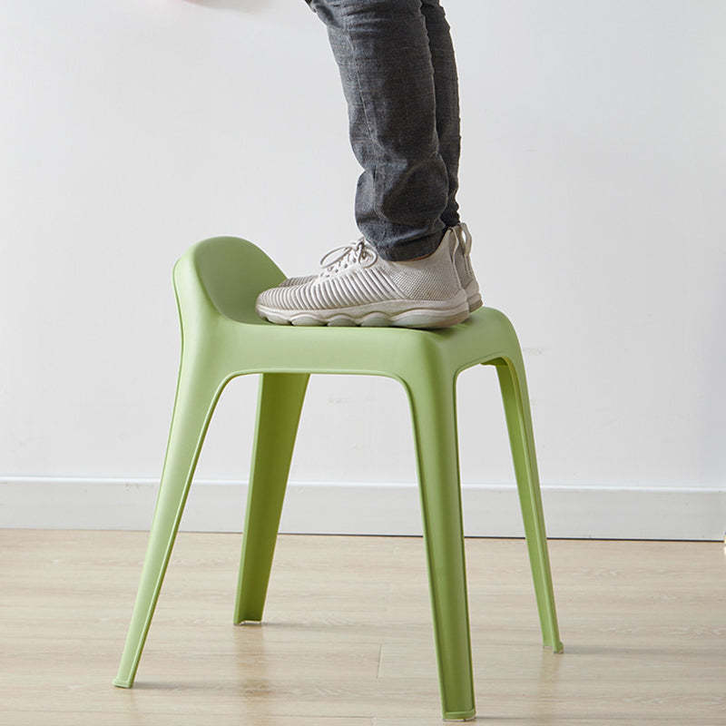 Minimalist Curved Plastic Chair — Green