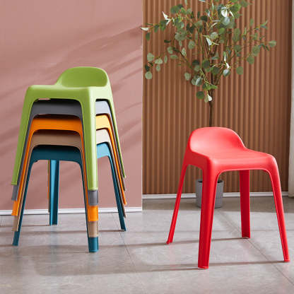 Minimalist Curved Plastic Chair — Dark Blue