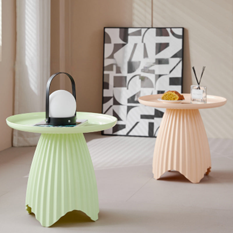 Scandinavian Lace Base Plastic End Table — Green