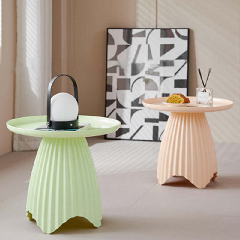 Scandinavian Lace Base Plastic End Table — Green