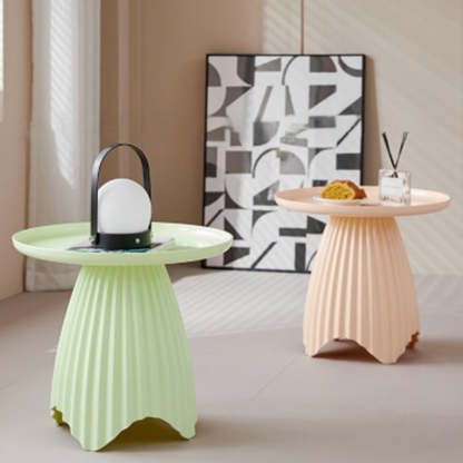 Scandinavian Lace Base Plastic End Table — Green