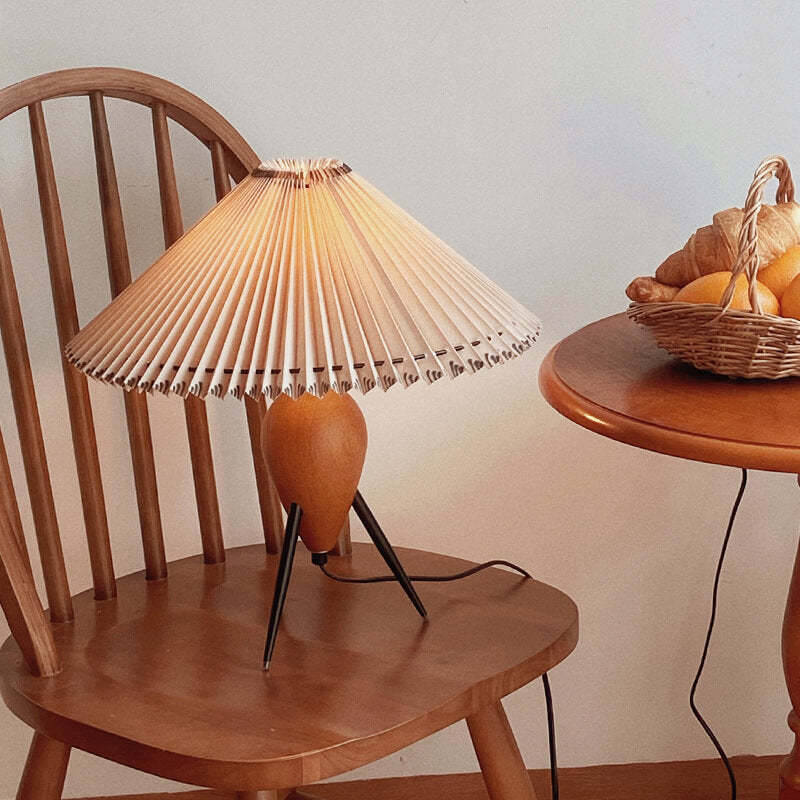 Vintage Bucket Pleated Table Lamp — 220V-240V For UK/AU