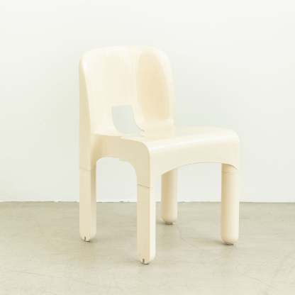 Minimalist Plastic Dining Chair