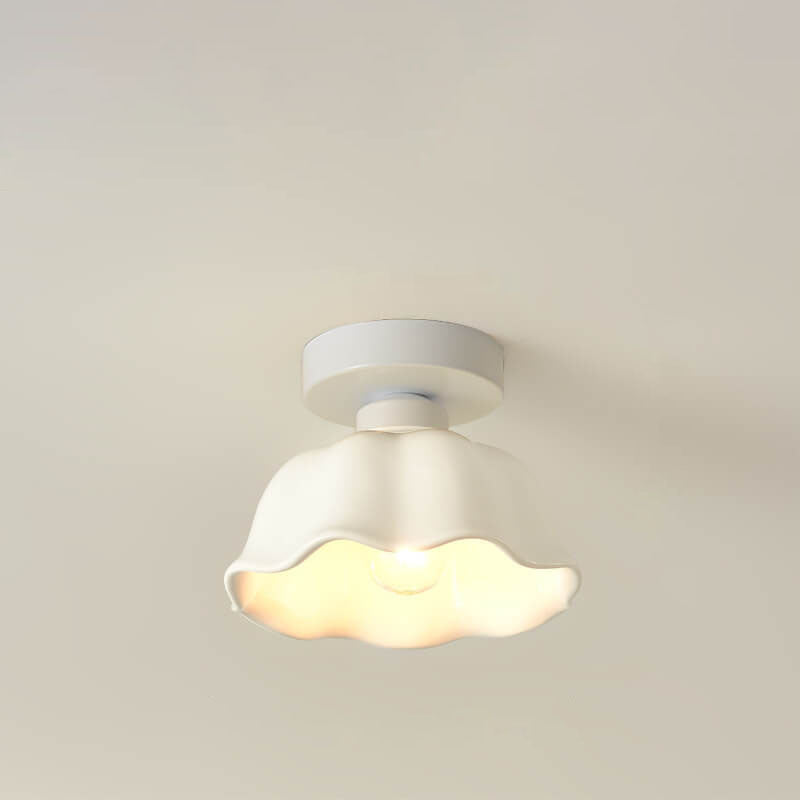 Scandinavian Iron Flower Diamond Light