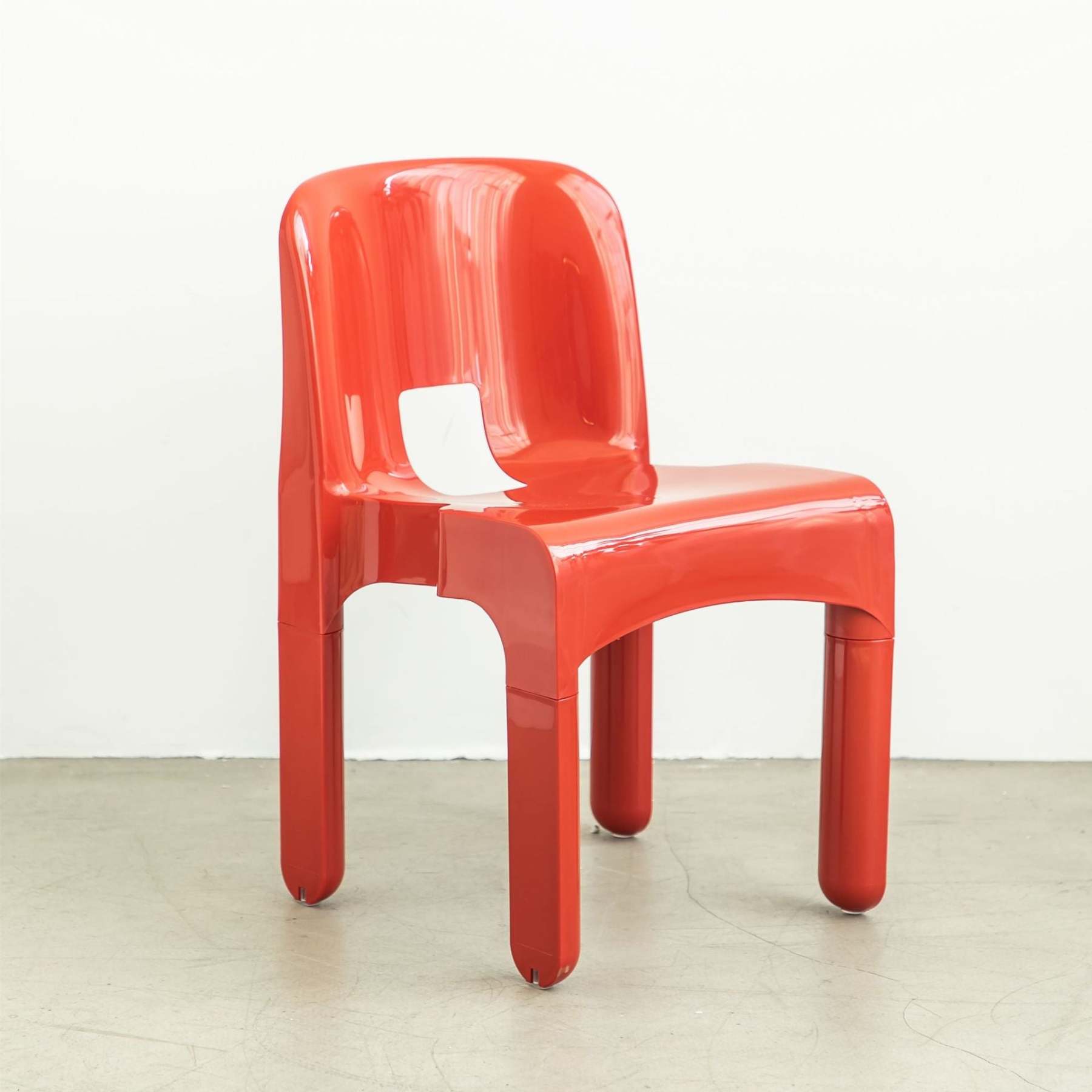 Minimalist Plastic Dining Chair