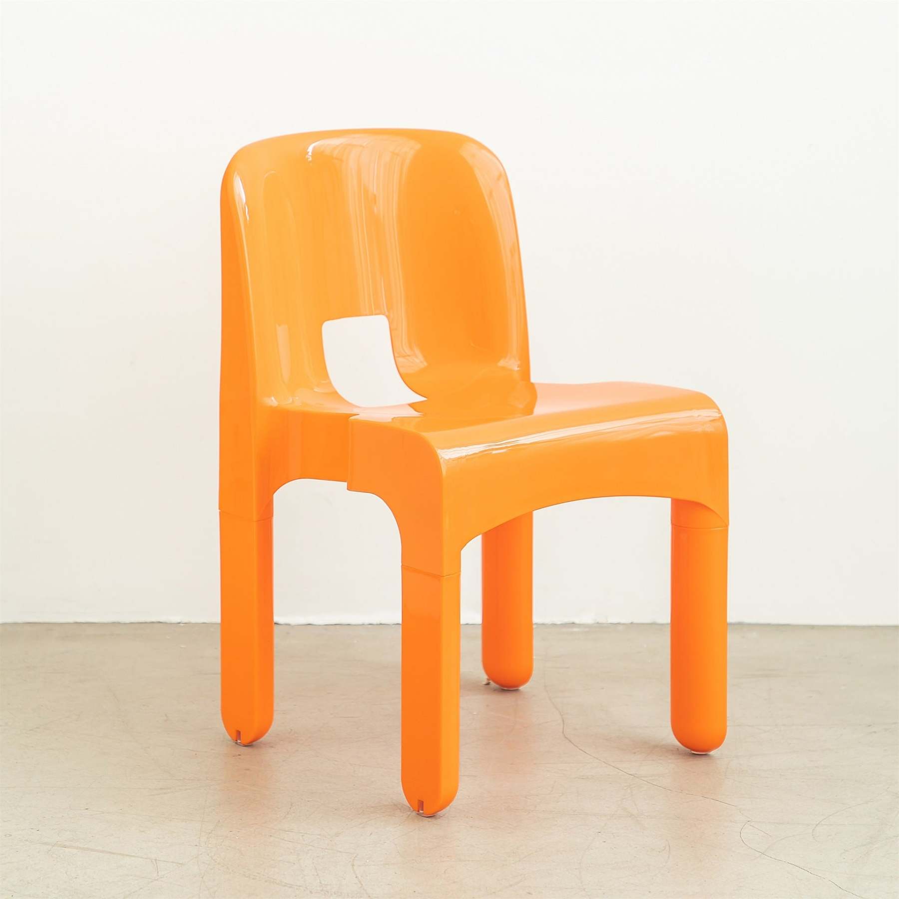 Minimalist Plastic Dining Chair
