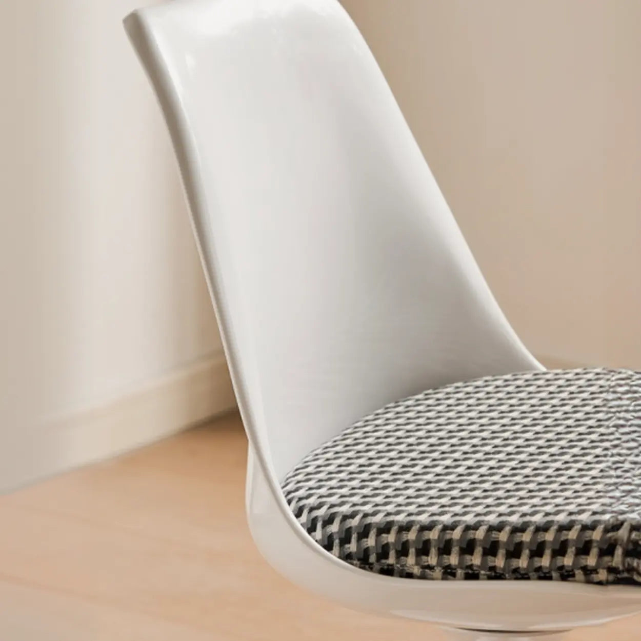 Polyurethane Tulip Dining Chair