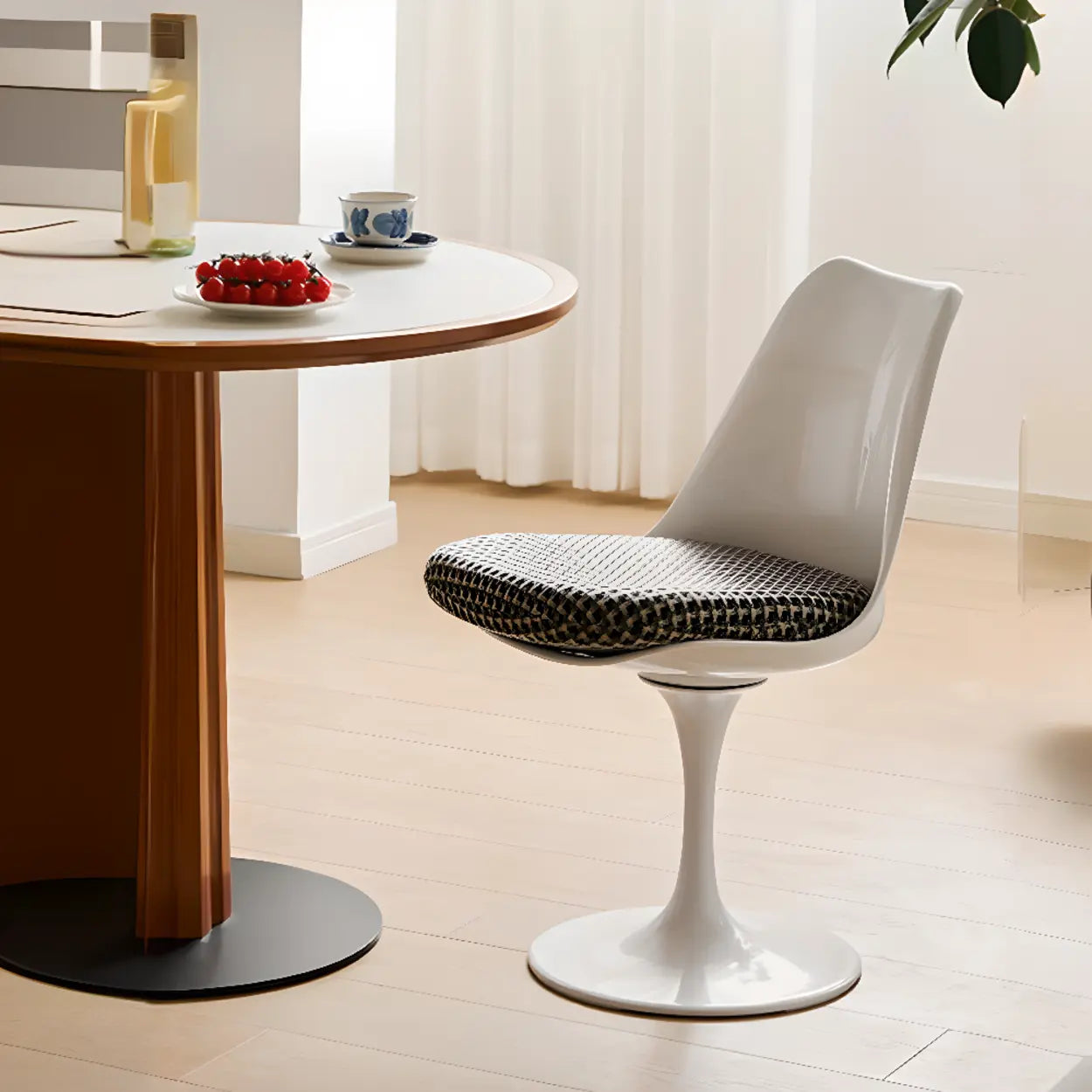 Polyurethane Tulip Dining Chair — Black & White (Linen) / With Arms