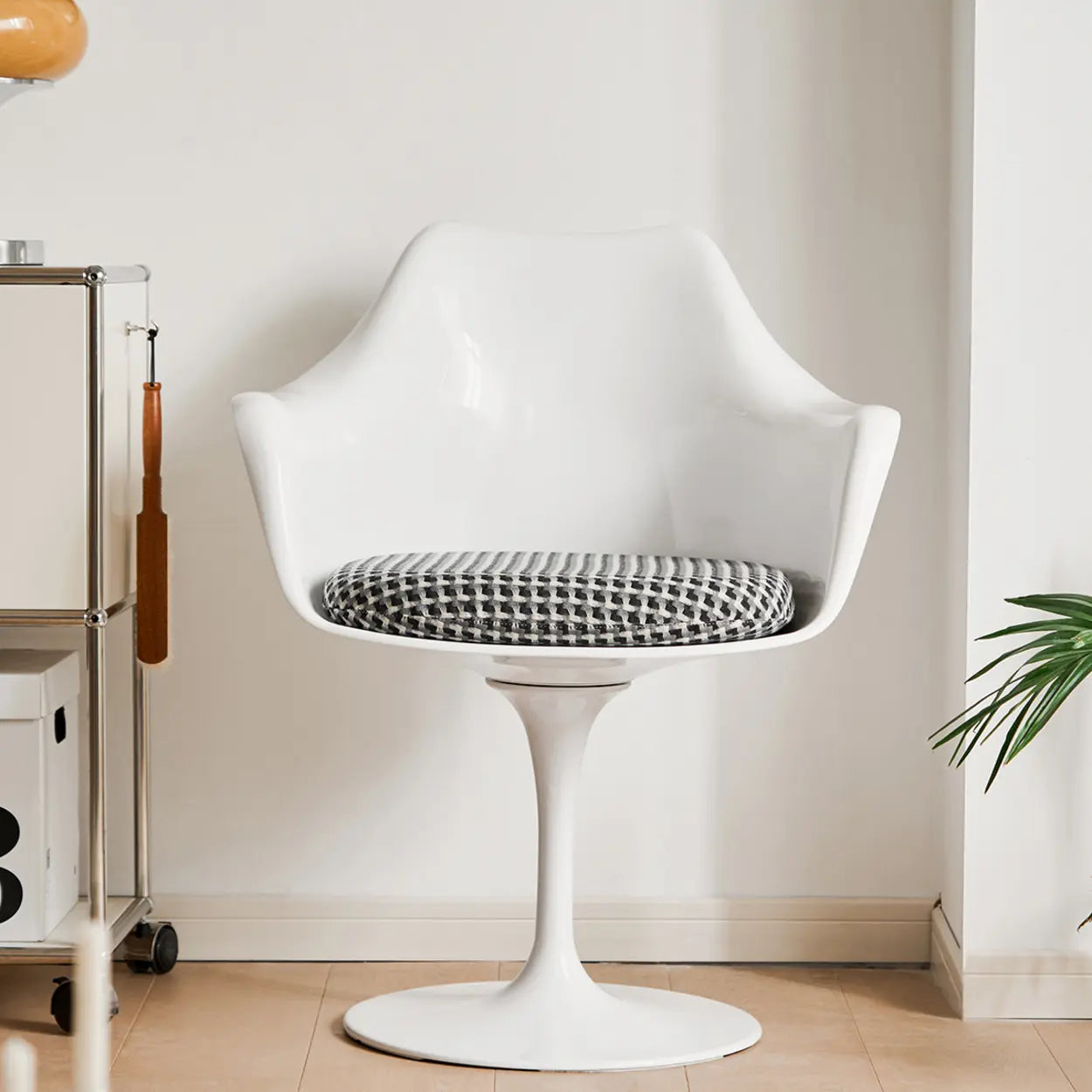 Polyurethane Tulip Dining Chair — Light Yellow (Linen) / With Arms