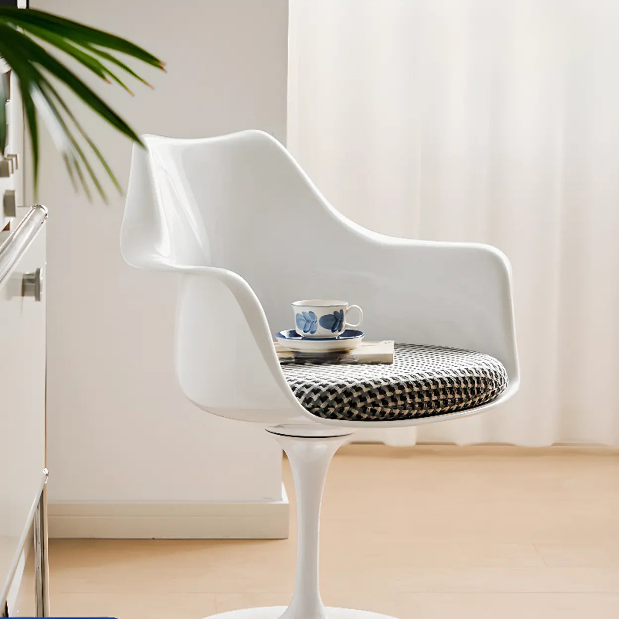 Polyurethane Tulip Dining Chair — Red (Velvet) / Armless
