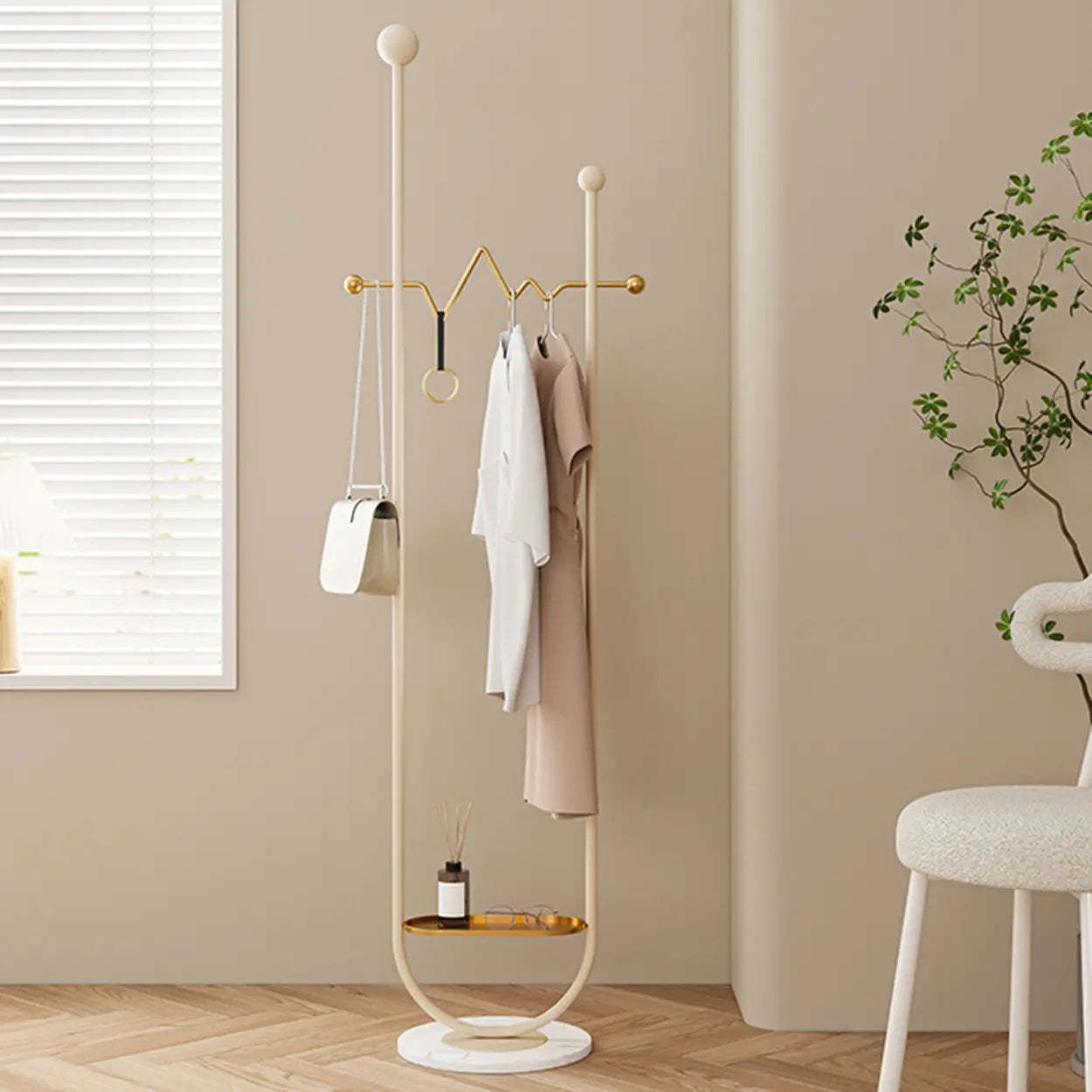 Black-Red Metal Loop Shelf Coat Stand — Gold-Black