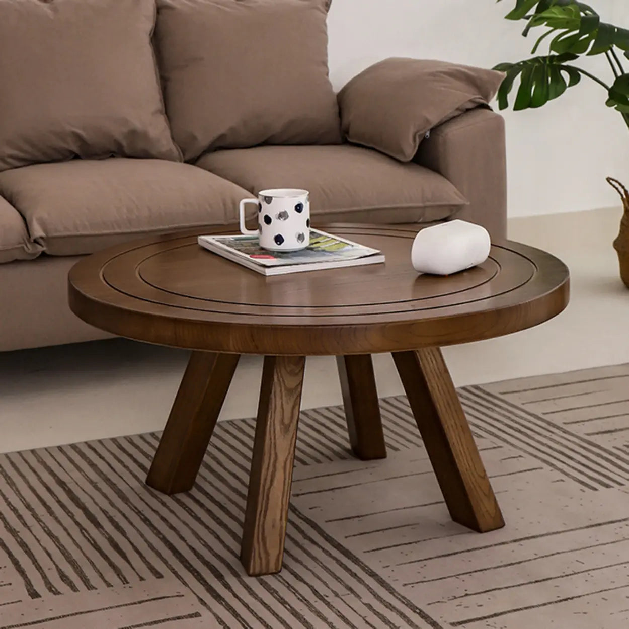 Brown Scratch Resistant Round Pine Wood Coffee Table