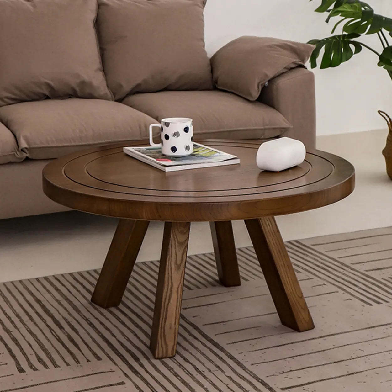 Brown Scratch Resistant Round Pine Wood Coffee Table