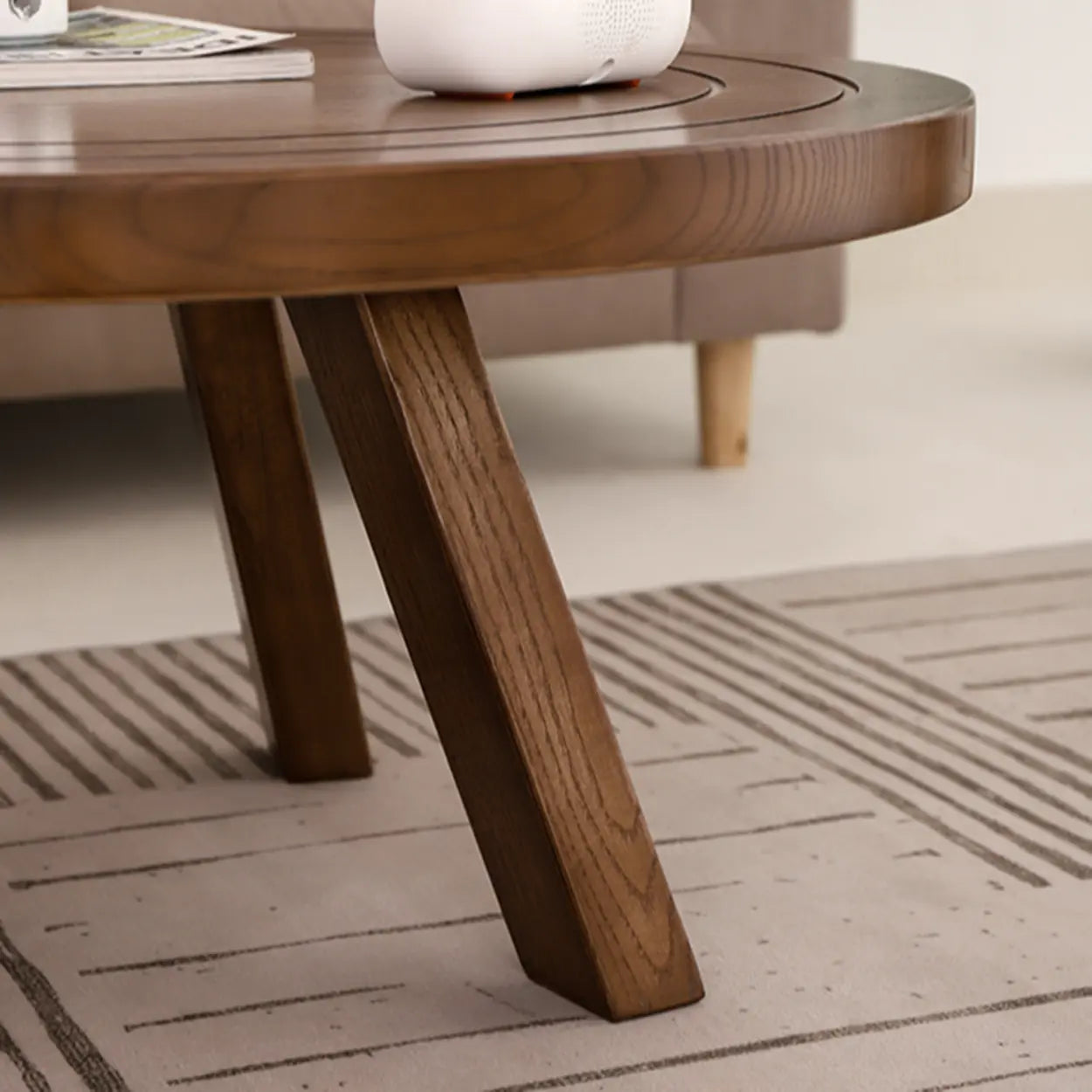 Brown Scratch Resistant Round Pine Wood Coffee Table