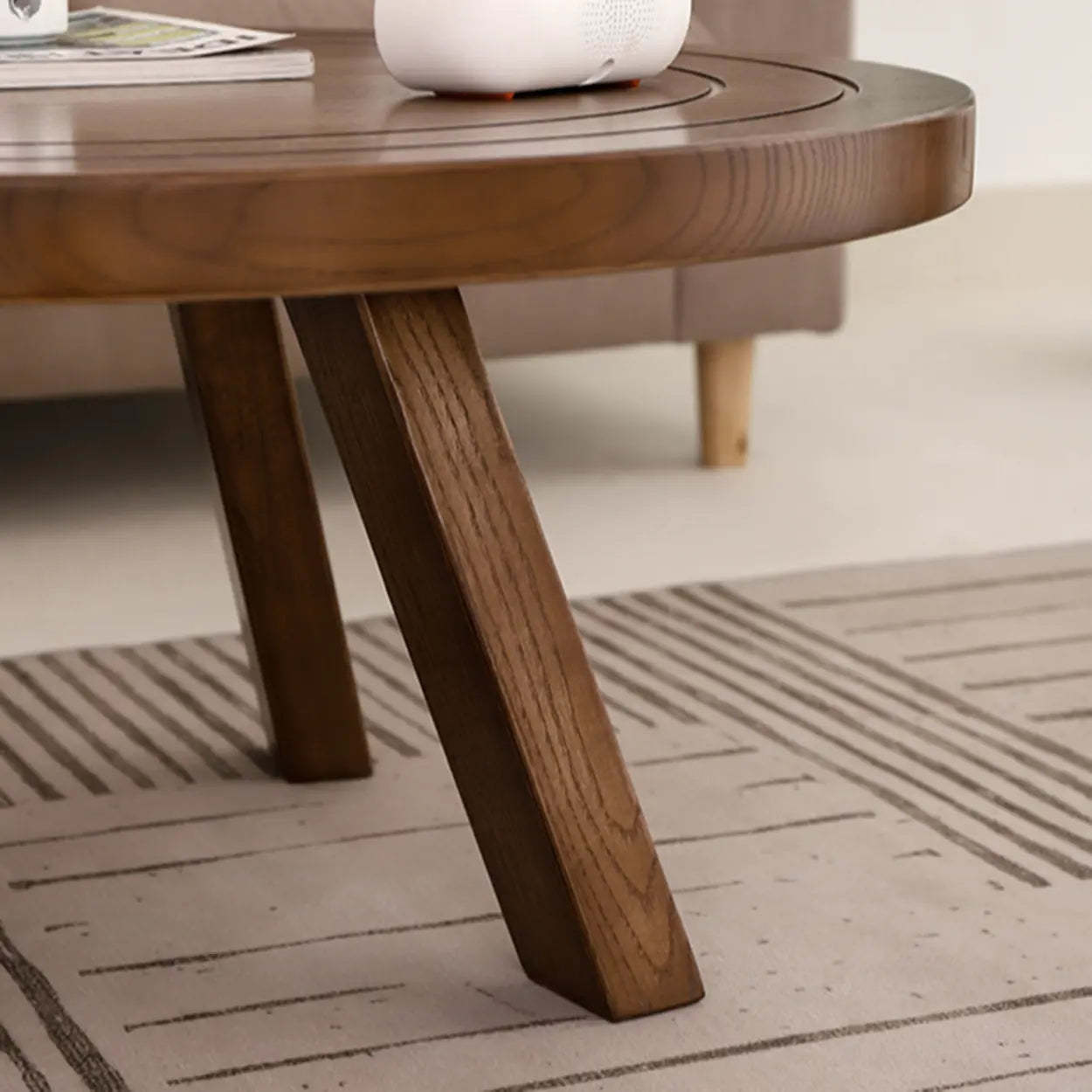 Brown Scratch Resistant Round Pine Wood Coffee Table