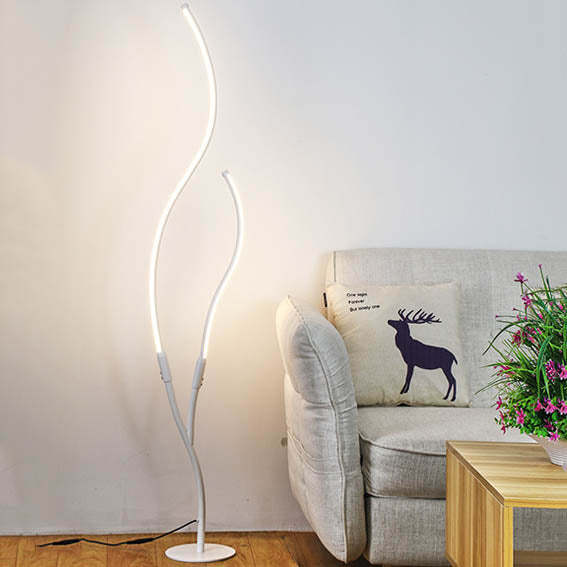 Minimalist Curved Line LED Floor Lamp — Foot Switch / Warm Light (3000K) / Black
