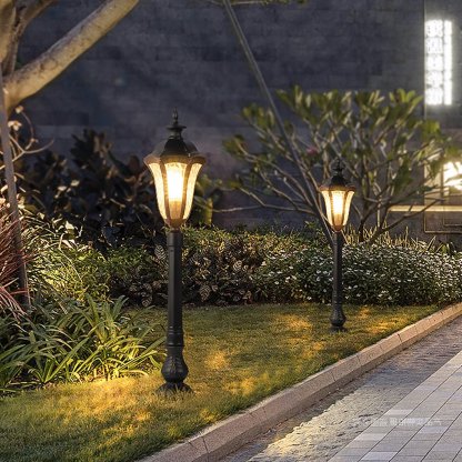 Retro-Inspired Waterproof Outdoor Lamp Post for Traditional Villa Gardens-Lighom