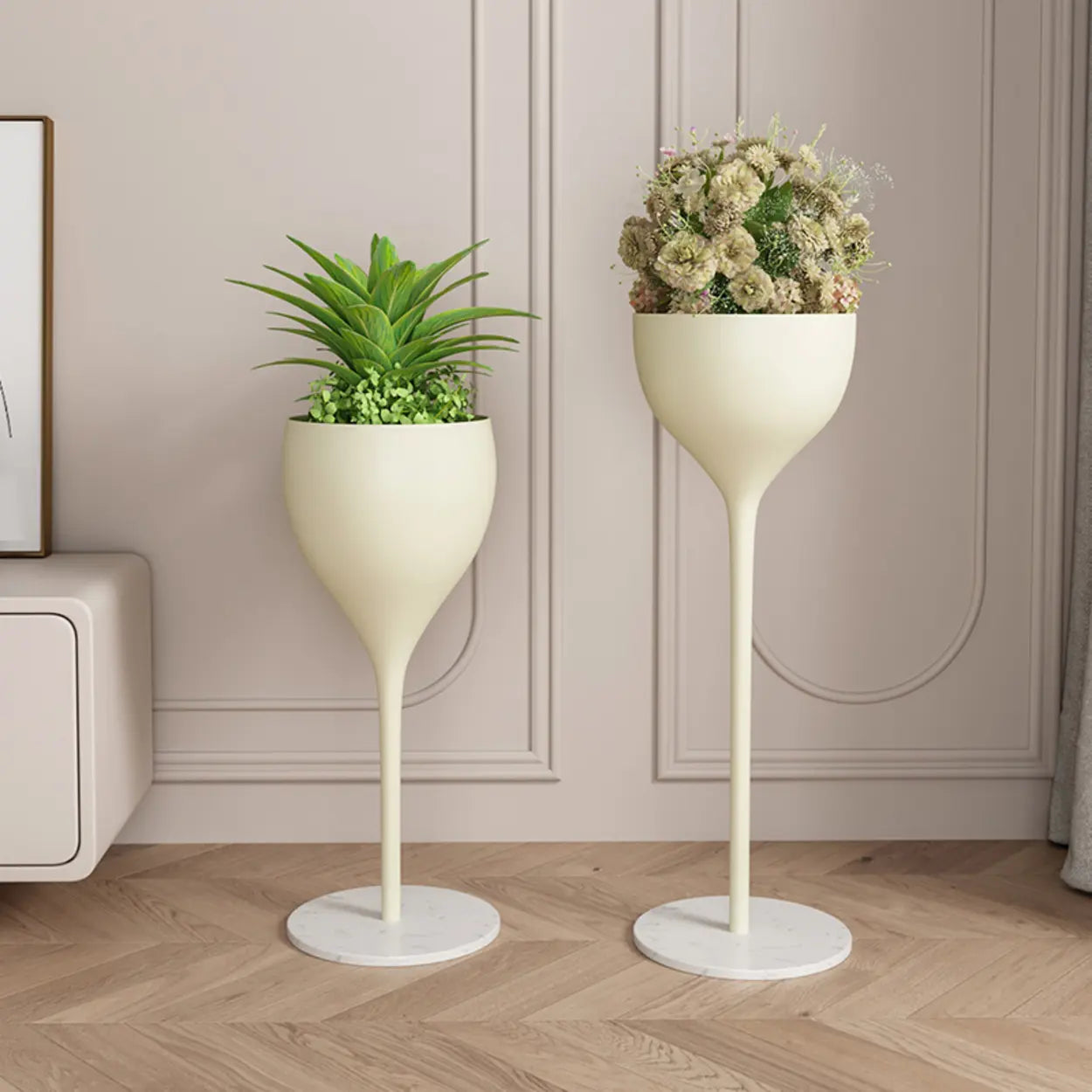 Cream Tulip-Shape Pedestal Metal Plant Stand — Black
