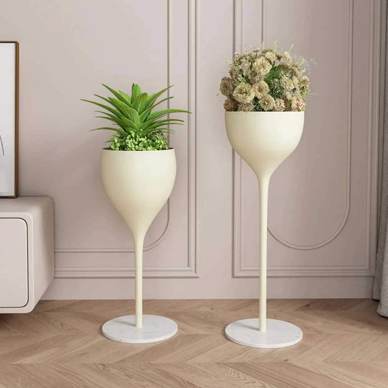 Cream Tulip-Shape Pedestal Metal Plant Stand — Black