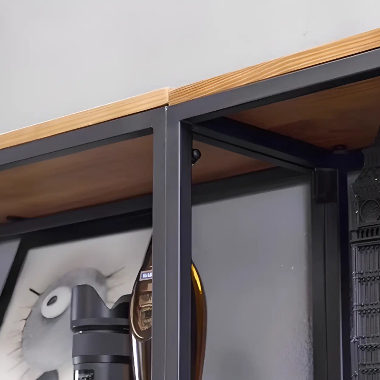 Fashion Black Iron Vertical Display Bookshelf