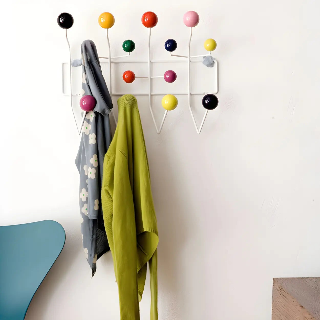 Geometric Metal Wall Mounted Coat Rack — Multi-Color / 4 Piece Set
