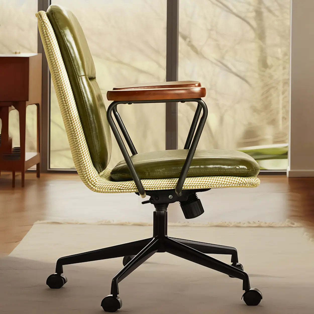 Green Swivel Leather Conference Office Chair — Green / Oiled Leather