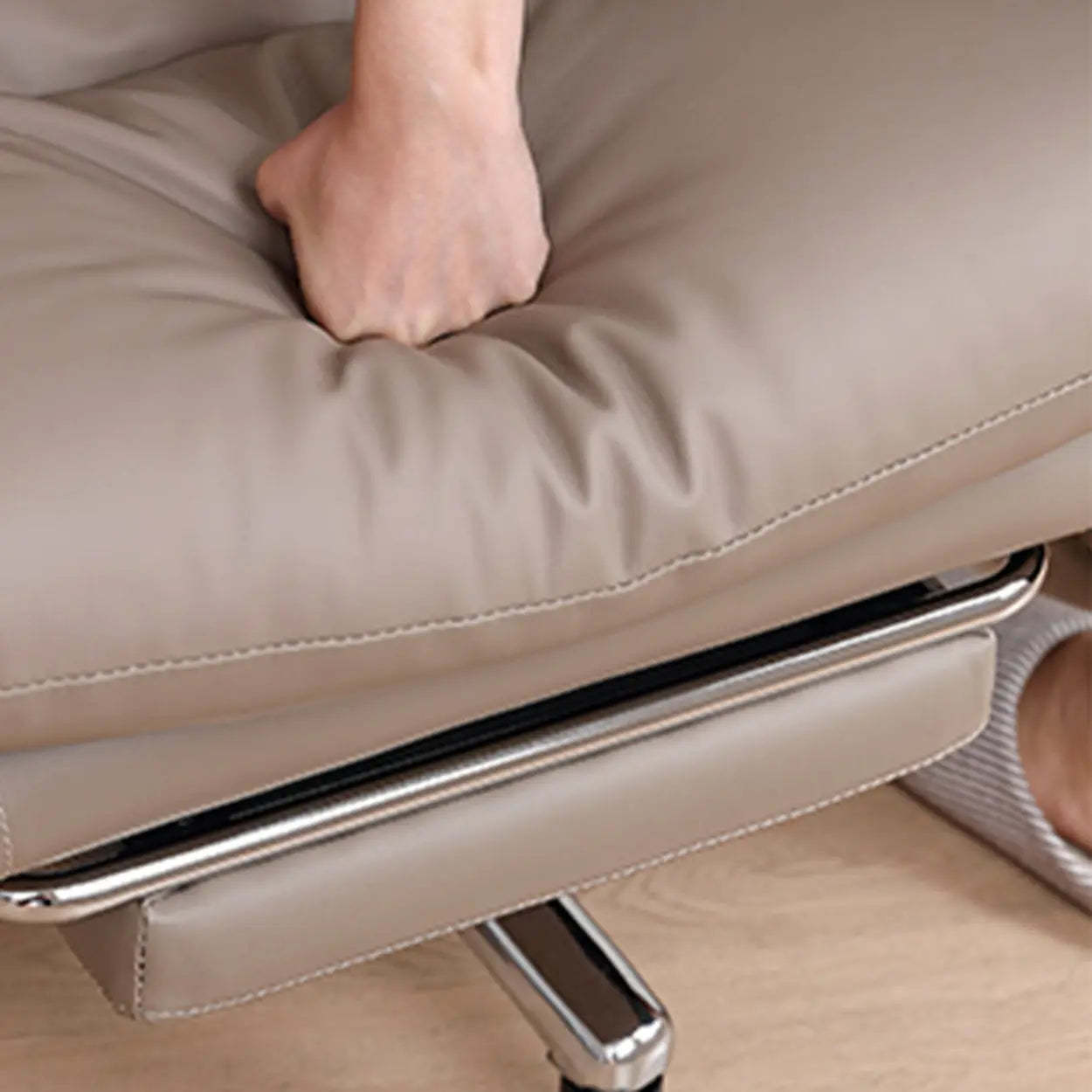 Swivel Leather Office Chair with Footrest