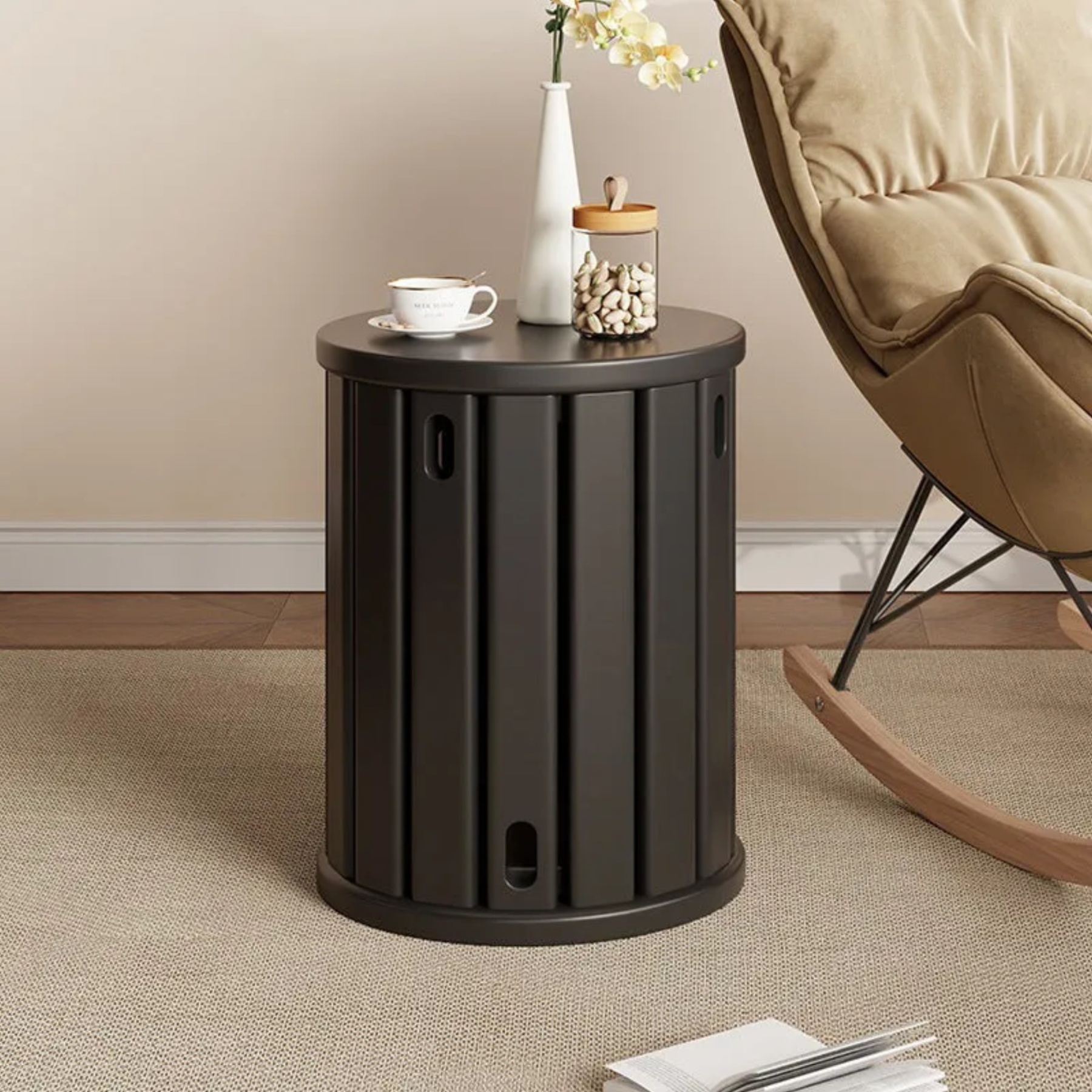 Traditional nesting solid low stools in wood — Black