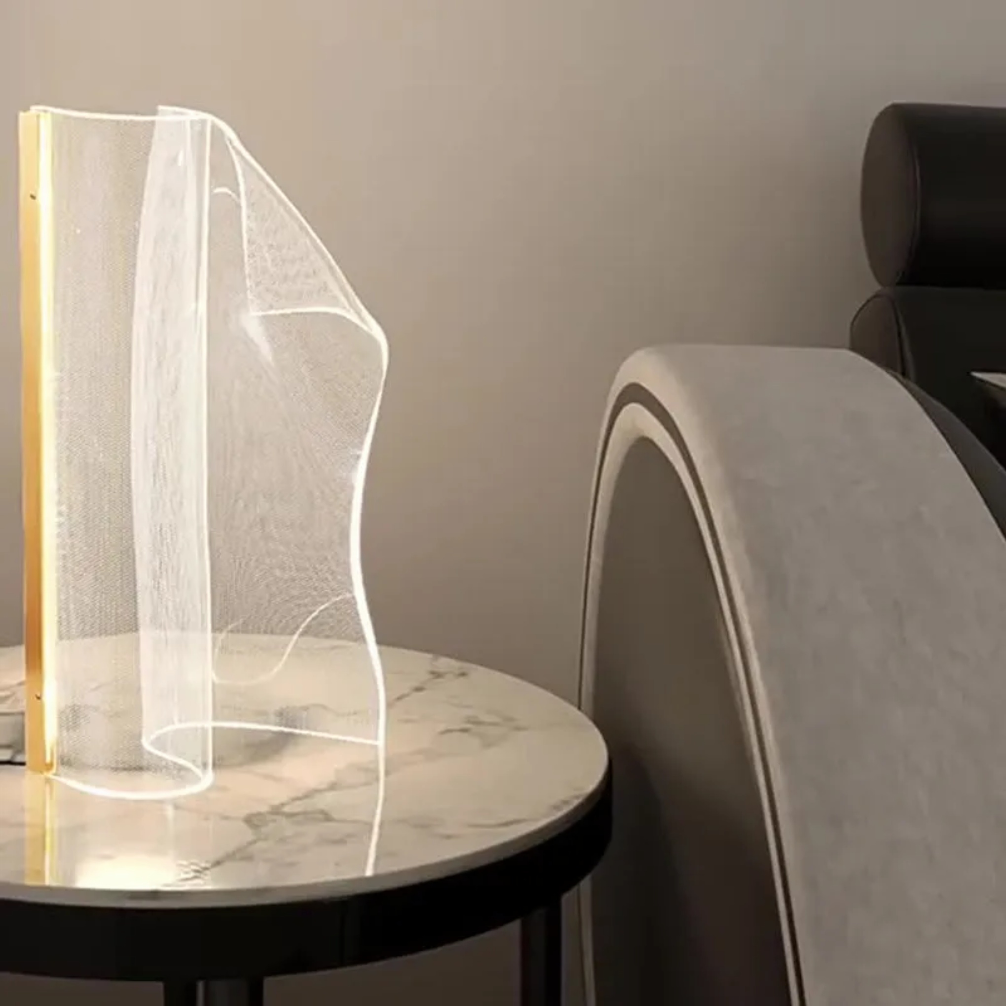 Creative transparent irregular table lamps in acrylic — 110V-120V (US/CA)