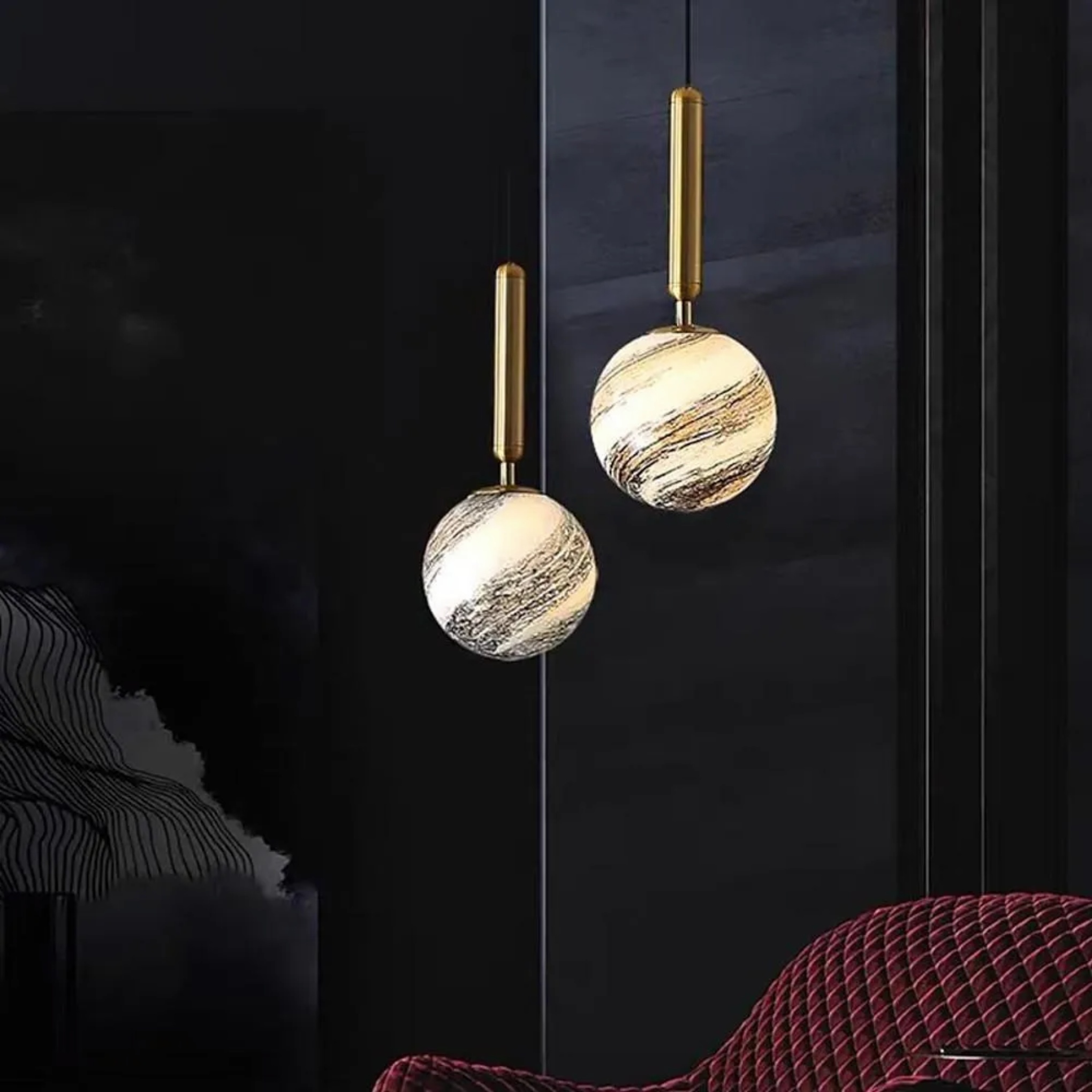 Distressed globe pendant lighting in metal — Set of 1