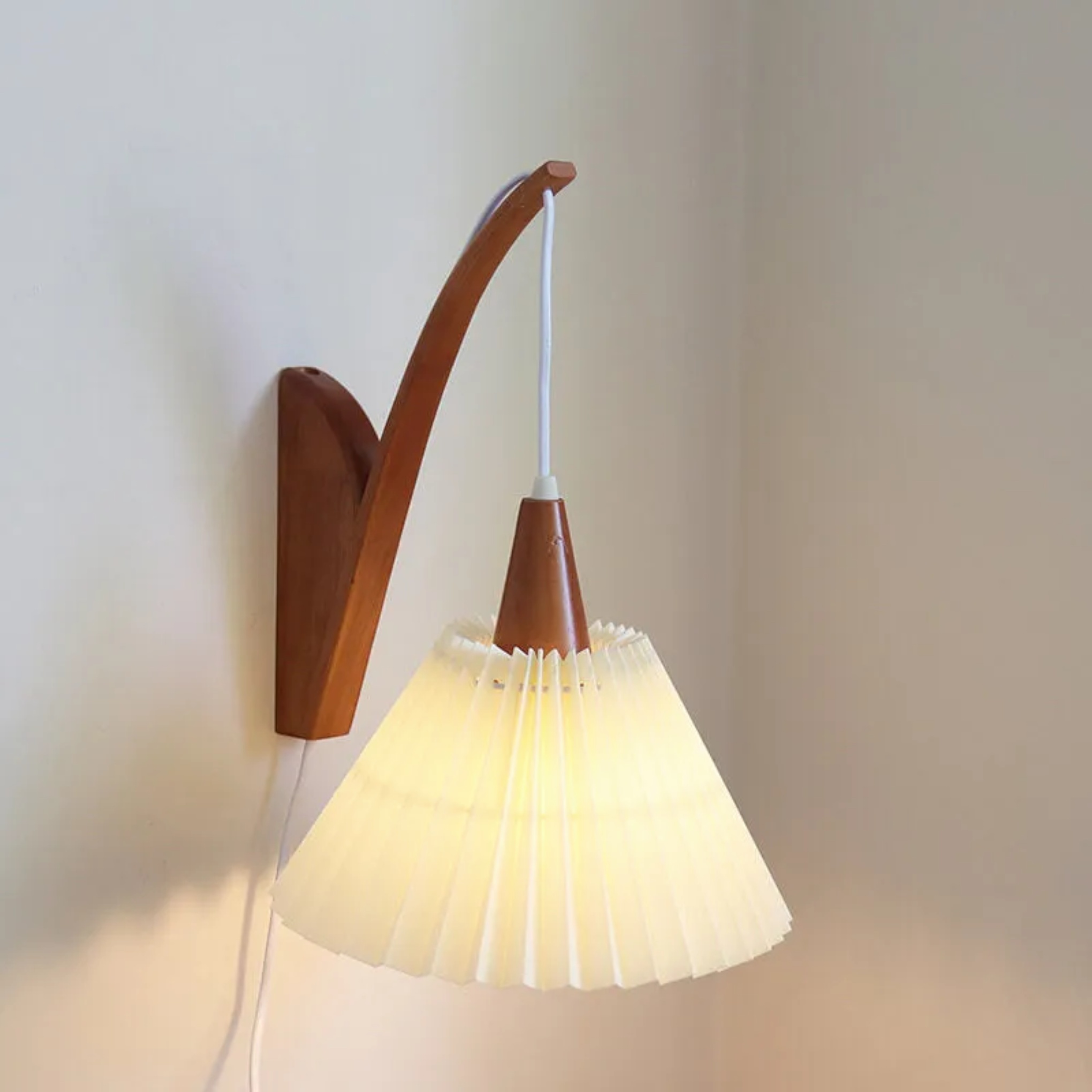 Japanese pleated solid wood wall sconces in fabric — Walnut Lamp Arm & Glass Lampshade / 110V-120V (US/CA