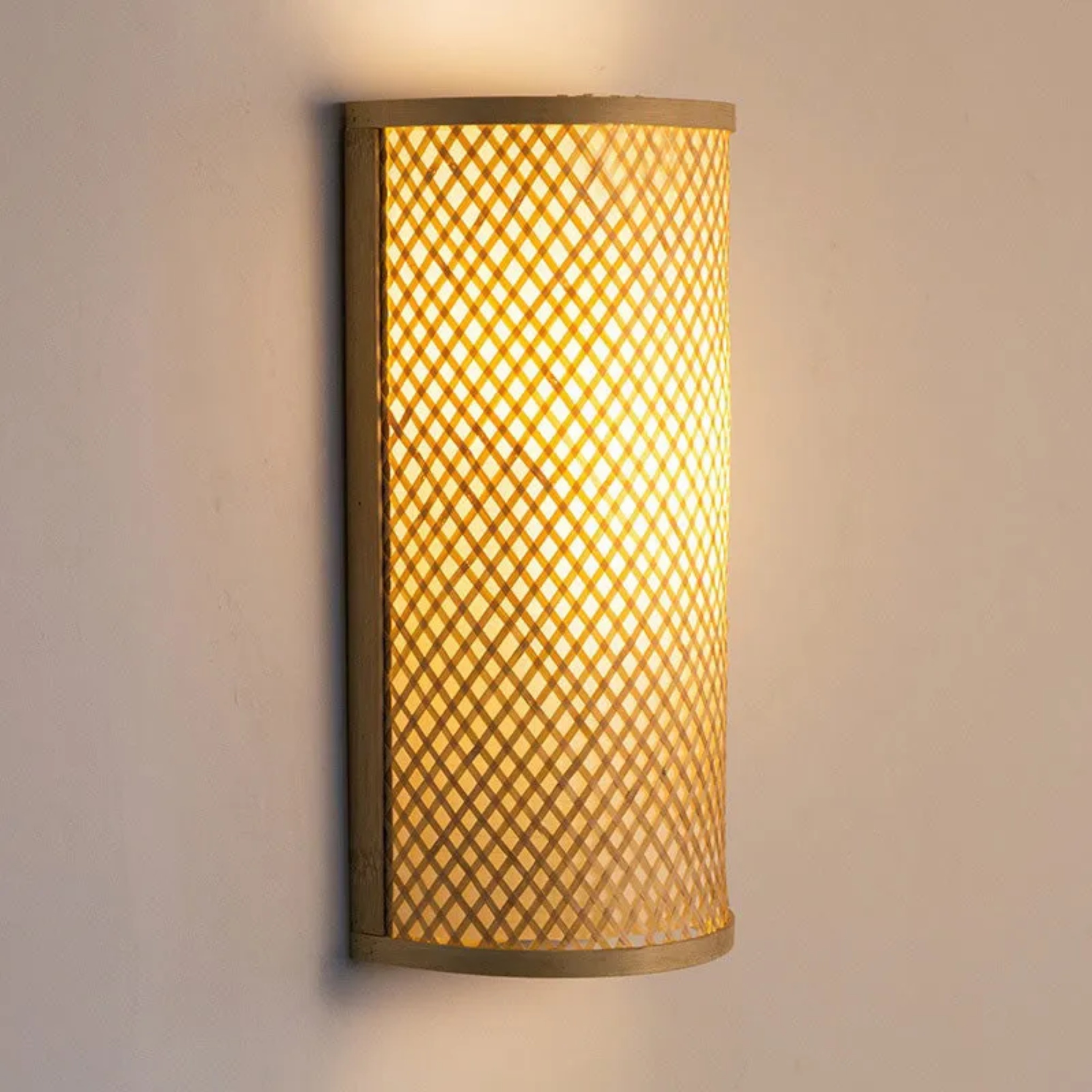 Beige bamboo decor woven wall sconces - traditional — 110V-120V (US/CA)