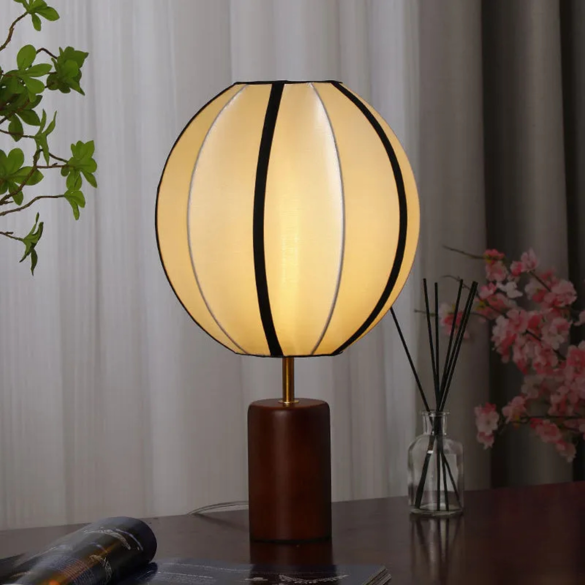Wood fabric lantern solid table lamps - mid-century — 110V-120V (US/CA)