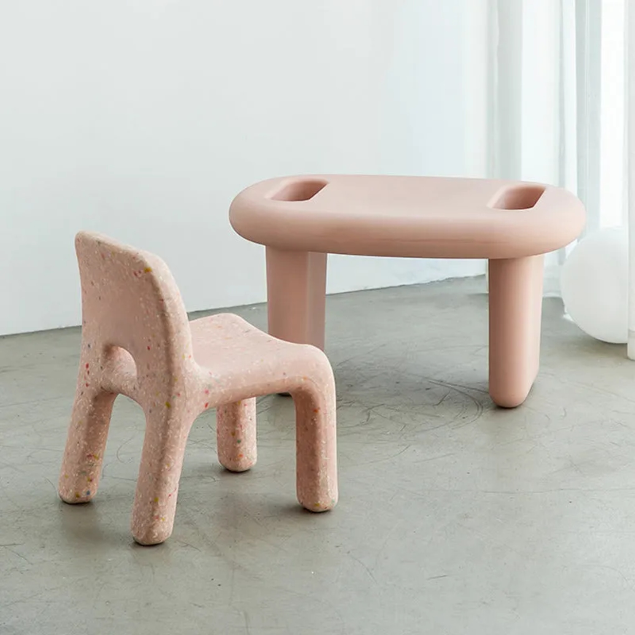 Green minimalist kids oval dining table — Pink