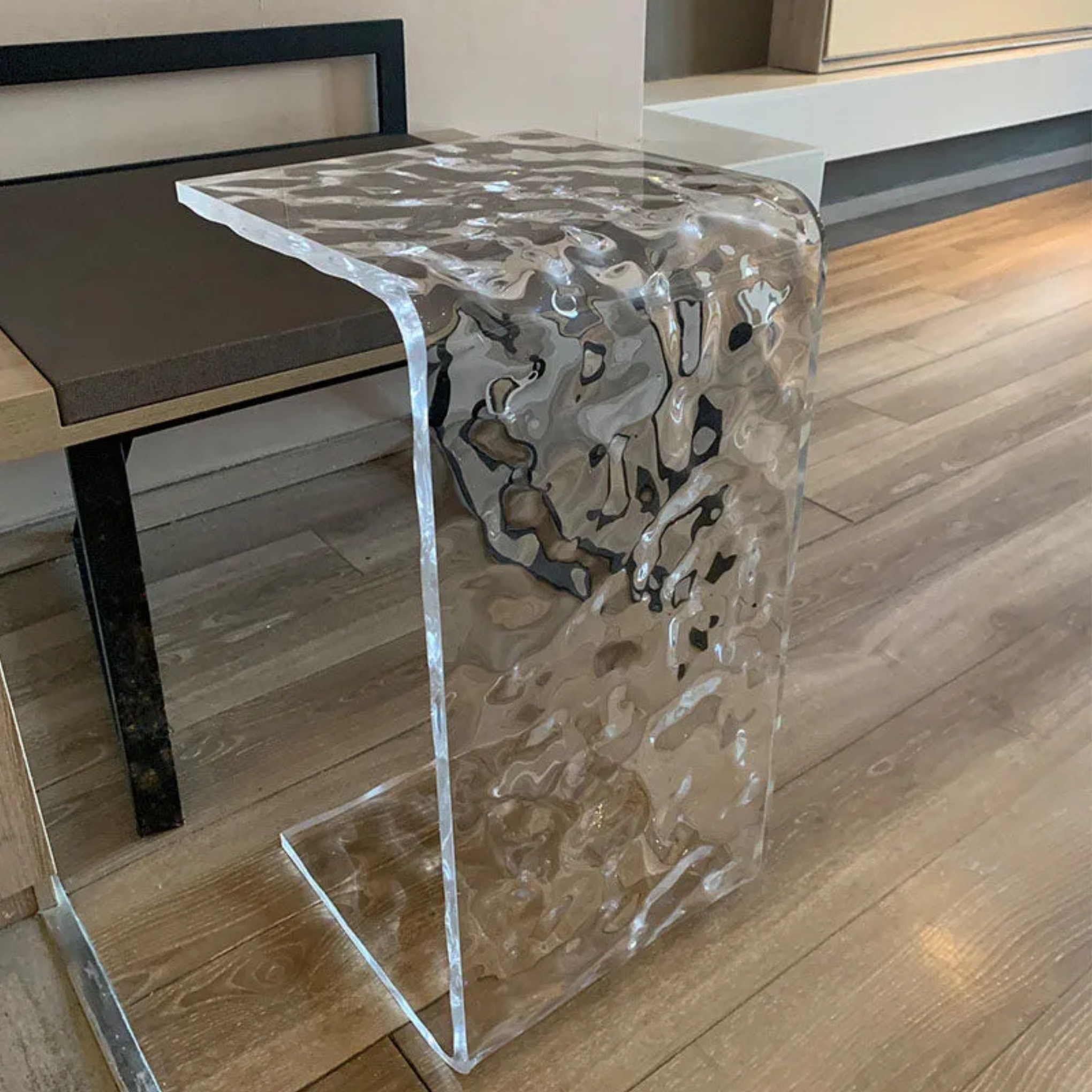 Lighom c-shape ripple acrylic end & side tables for bedroom — Variant A
