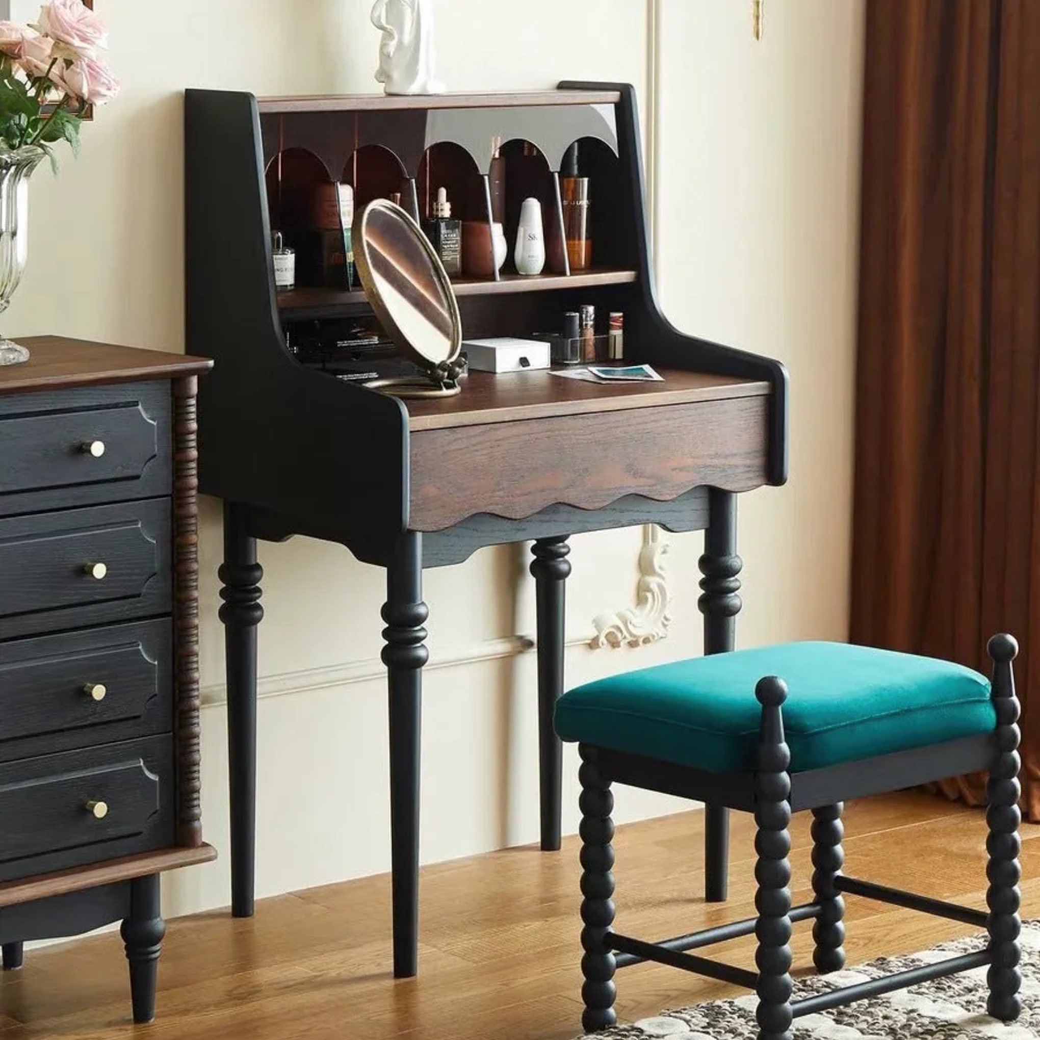 Retro solid makeup vanities in wood — Makeup Vanity