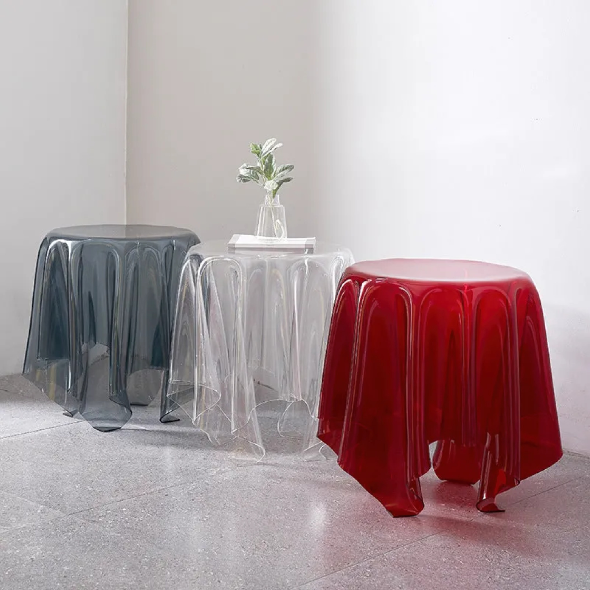 Nordic tablecloth end & side tables in acrylic — 18.11" H x 12.6" Dia / Transparent