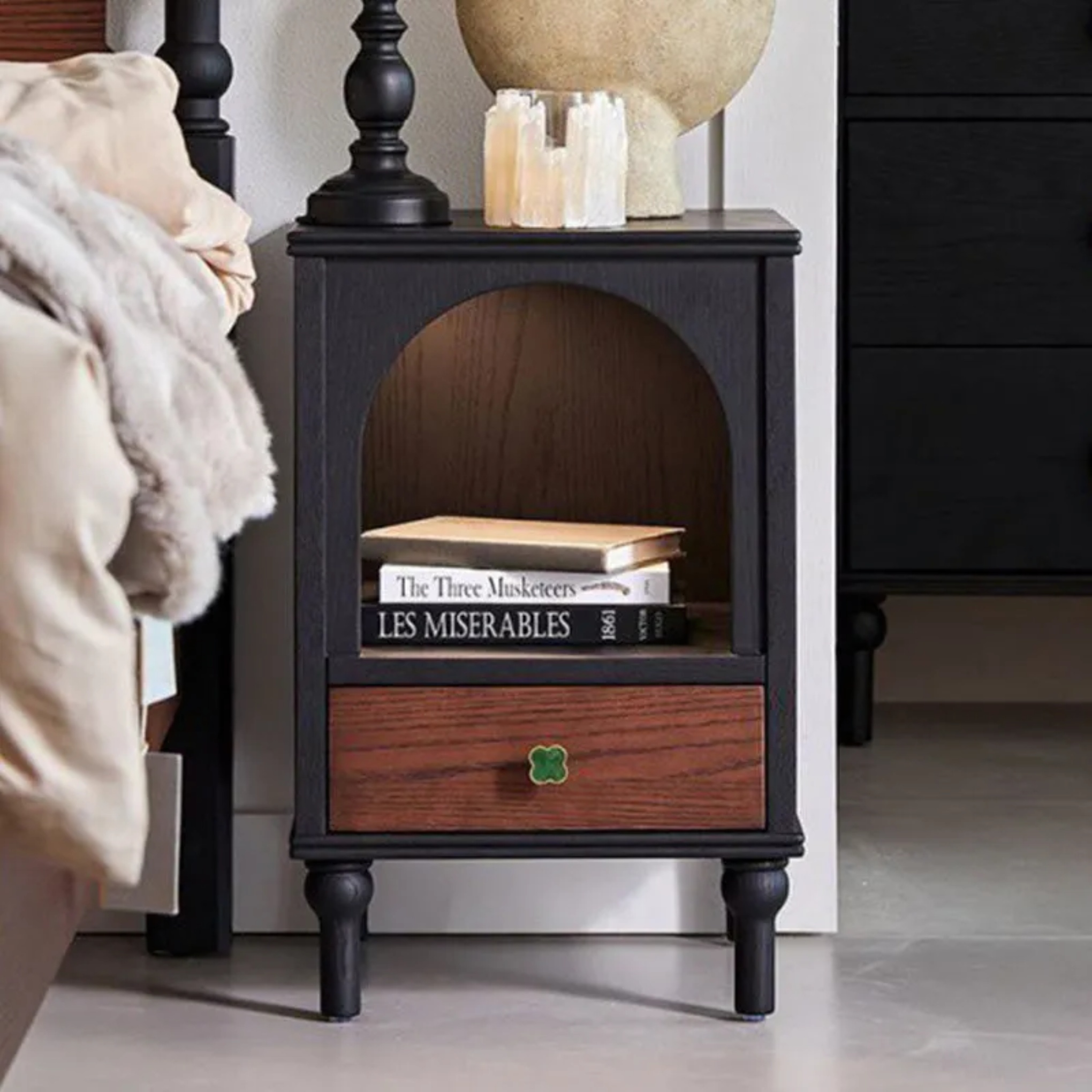 Traditional 1-drawer solid nightstands in wood — Black
