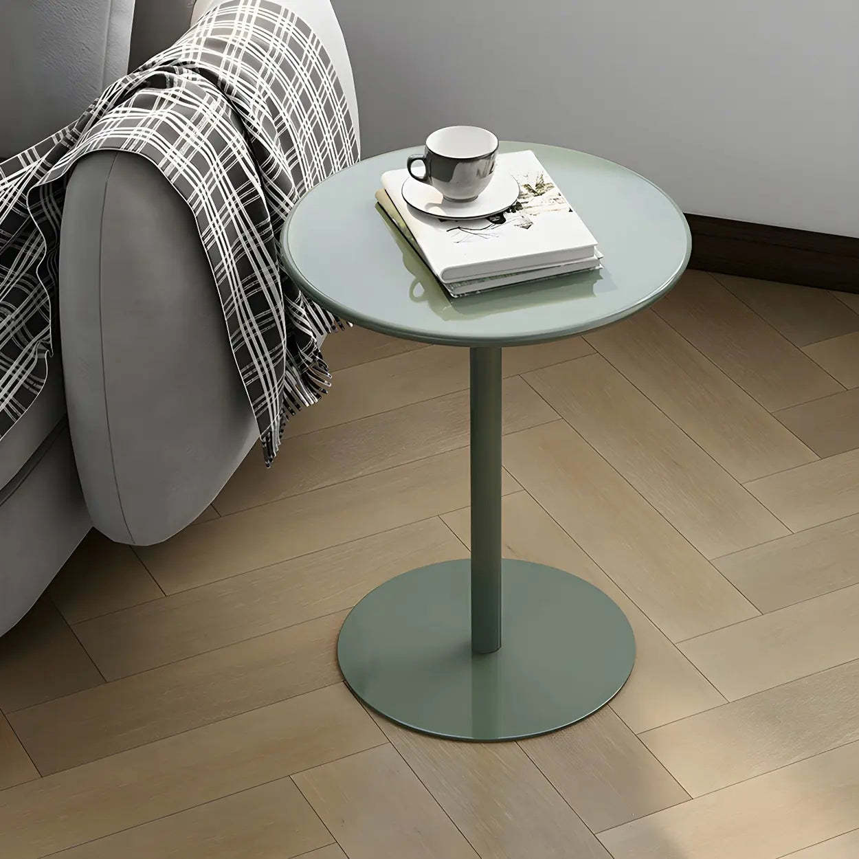 Minimalist Round Metal Pedestal Side Table — Gold / 1