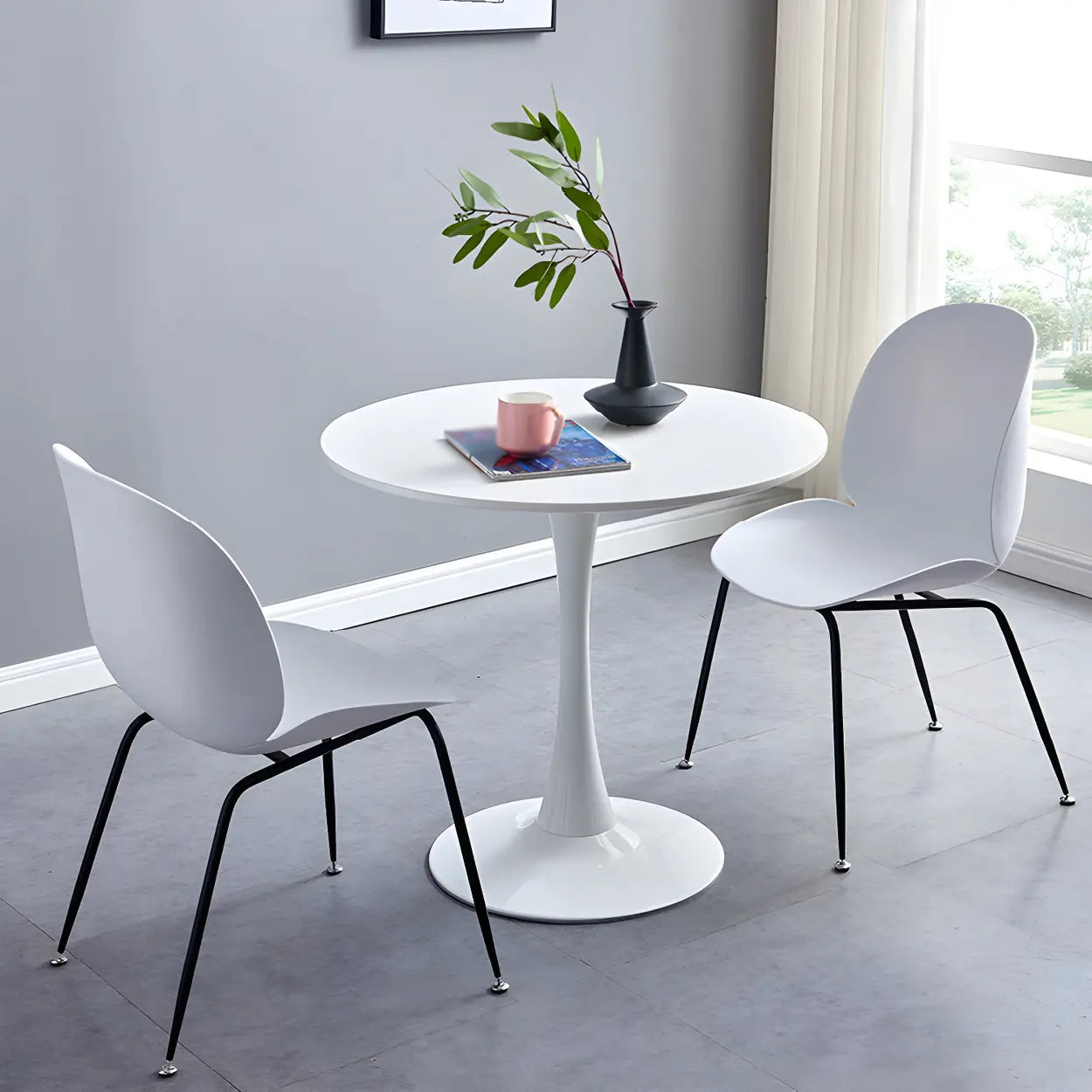 Round Wood Scratch-Resistant Dining Table