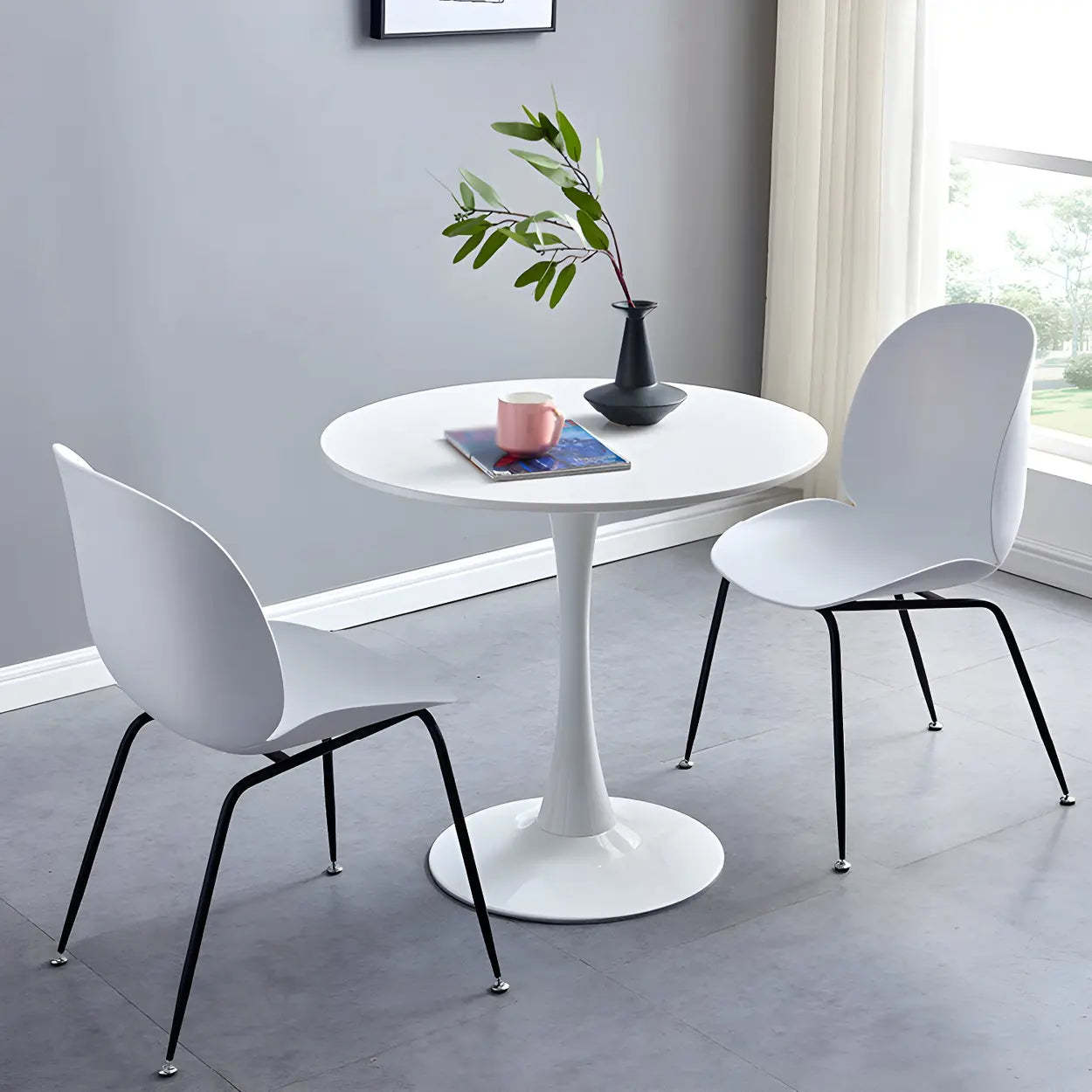 Round Wood Scratch-Resistant Dining Table