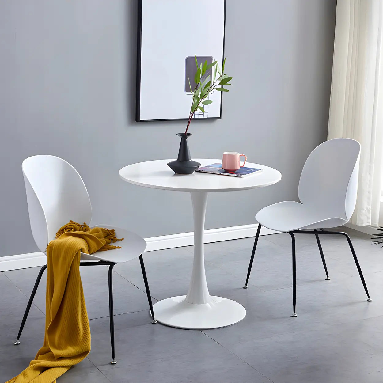 Round Wood Scratch-Resistant Dining Table