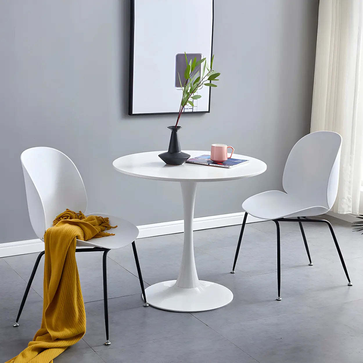 Round Wood Scratch-Resistant Dining Table