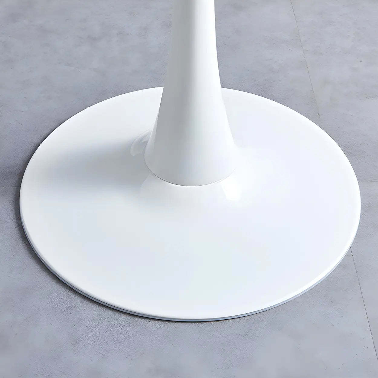Round Wood Scratch-Resistant Dining Table