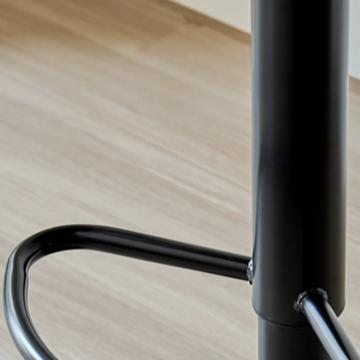 Modern Swivel Saddle Bar Stool with Footrest